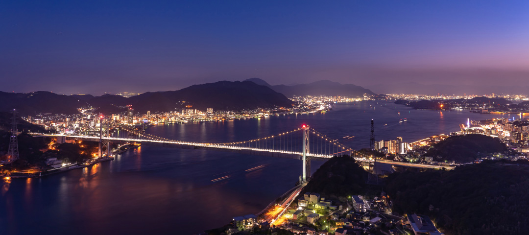 関門橋のライトアップと夜景